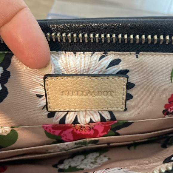 💚 Stella & Dot | Black & Tan Fringe Tassel Clutch - East West - Floral interior - Picture 2 of 6